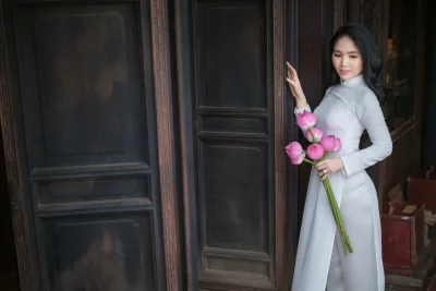 Gái xinh áo dài trắng nét Việt cổ kính [S7RFAV]