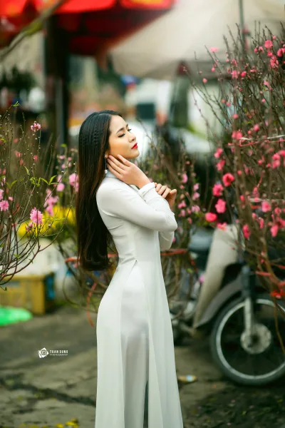 Loạt ảnh áo dài trắng duyên thầm hoa đào [RAP2JM]