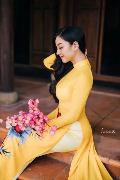 Áo dài vàng hoa thanh tao [MAGVBI]