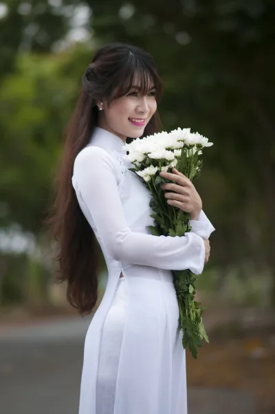 Thanh thoát áo dài trắng hoa [LNTQAI]