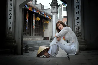 Áo dài trắng vẻ đẹp áo dài cổ kính cuốn hút [JIGXDN]