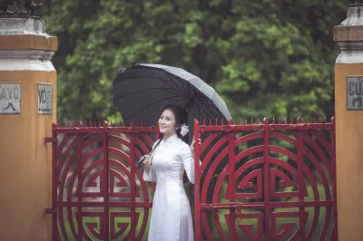 Áo dài trắng tươi tắn trang nhã [44F0P2]