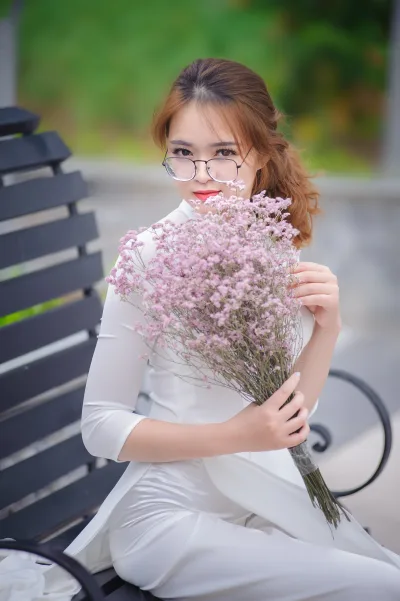 Thiếu nữ áo dài trắng hiện đại hoa [ITHWKV]