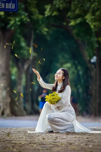 Girl xinh áo dài trắng yêu kiều hoa [EBDPUY]