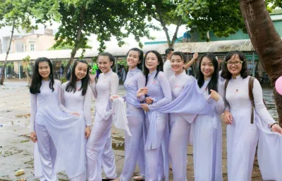 Hot girl áo dài trắng yêu kiều kỷ yếu [4R4MQH]