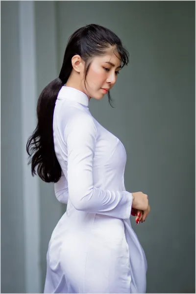Áo dài trắng tinh khôi vẻ đẹp Việt Nam [NNG8ZY]