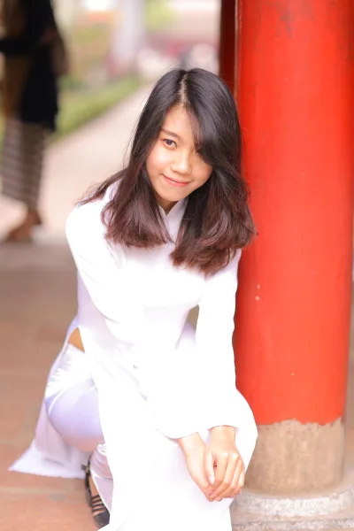 Áo dài trắng cuốn hút lễ chùa [AYRTIF]
