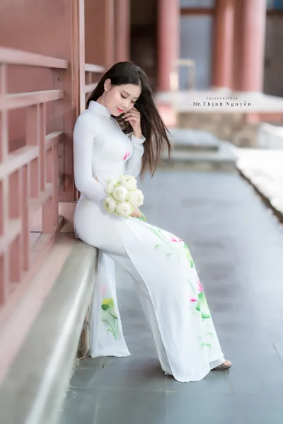 Áo dài trắng cuốn hút hoa [ZY2PMC]