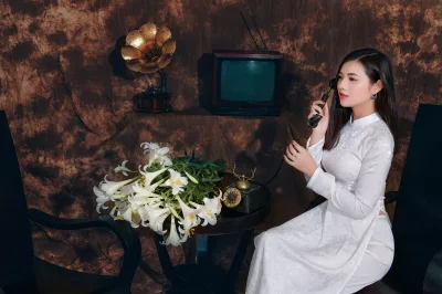 Áo dài trắng cổ kính đậm chất Việt [GQJE0P]
