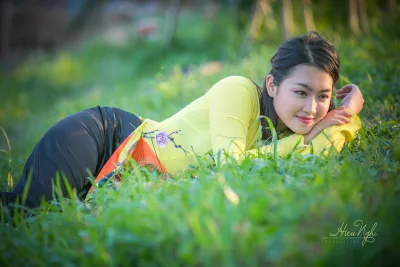 Áo dài vàng vẻ đẹp áo dài quý phái [MKNGA3]