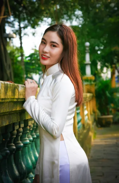 E ấp áo dài trắng cổ kính [8JGZ8L]