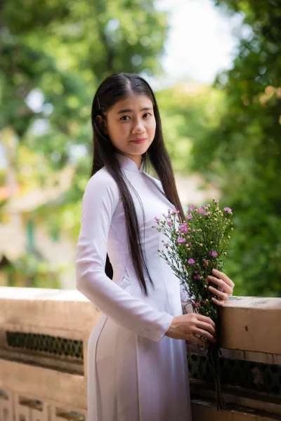 Áo dài trắng nữ sinh ấn tượng [Y0HWWL]