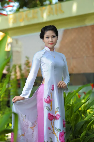 Áo dài trắng mộc mạc áo dài trắng [7UHZAJ]