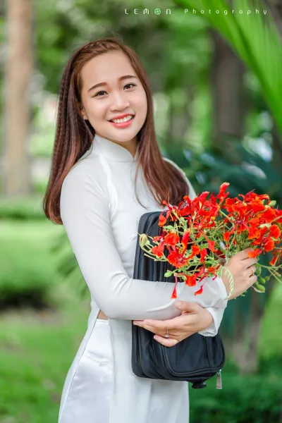 Gái xinh áo dài trắng đậm chất Việt hoa phượng [RANZ2B]