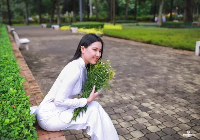Vẻ đẹp Việt Nam áo dài trắng nữ sinh [ZRQS5E]