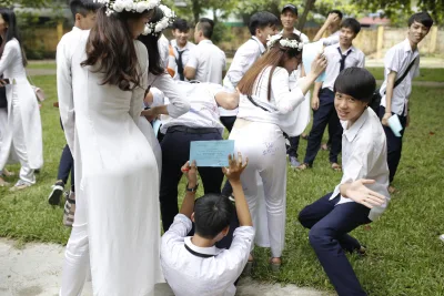 Áo dài trắng cách tân tinh nghịch hút hồn [05ITZU]