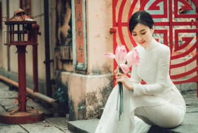 Áo dài trắng thướt tha hoa sen [XNGCG3]
