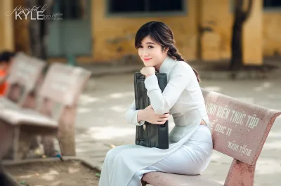 Áo dài trắng hài hòa ghế đá [MPSYDM]