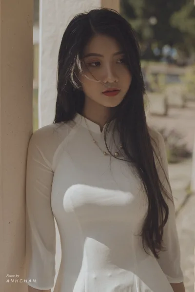Áo dài trắng hài hòa [RI7VVU]