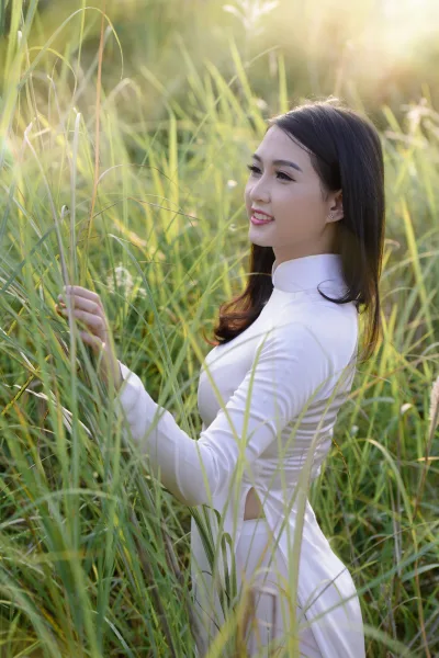 Áo dài trắng người đẹp đồng cỏ thanh nhã [JXIINQ]
