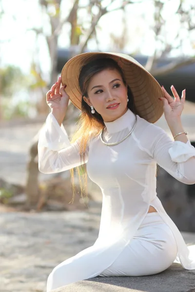 Tà áo dài áo dài trắng thanh thoát nón lá [XNQWBG]