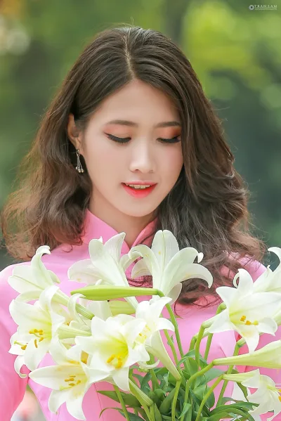 Rửa mắt với ảnh áo dài hồng nữ tính hoa [KHXLEW]