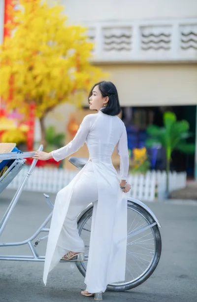 Áo dài trắng xe đạp truyền thống [YGAQRJ]