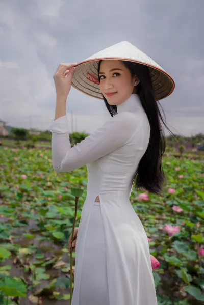 Vẻ đẹp áo dài áo dài trắng tinh tế hoa sen [PP52LM]