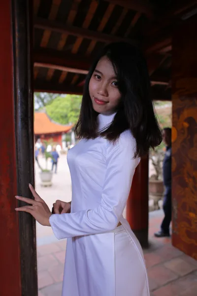 Vẻ đẹp Việt Nam áo dài trắng lễ chùa [KJMUR3]
