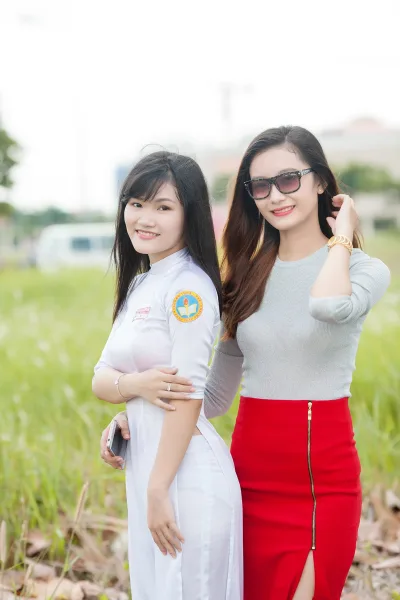 Áo dài trắng rạng rỡ chị chị em em [1CLFBZ]