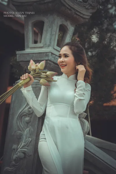 Áo dài trắng Yên Du hài hòa [P0MPHX]