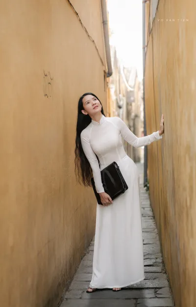 Áo dài trắng nữ tính [9DDUUW]