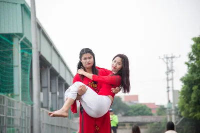Áo dài trắng cuốn hút bồng bế [S3OFLC]