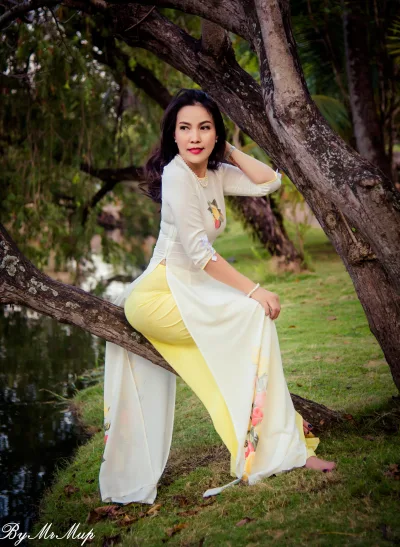 Áo dài trắng thanh thoát [DBVDLY]