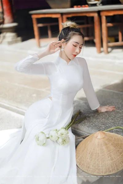 Girl xinh áo dài trắng truyền thống [KJIVHN]