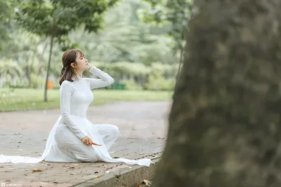 Thanh thoát áo dài trắng sân trường [MDHZQA]
