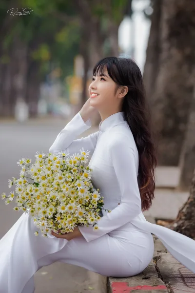 Áo dài trắng bộ sưu tập hoa đậm chất Việt [O1FYL7]