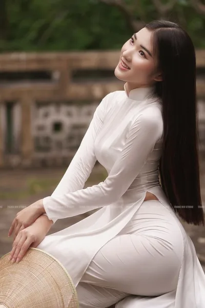 Ảnh áo dài trắng hút hồn trang gala [EX7MLS]