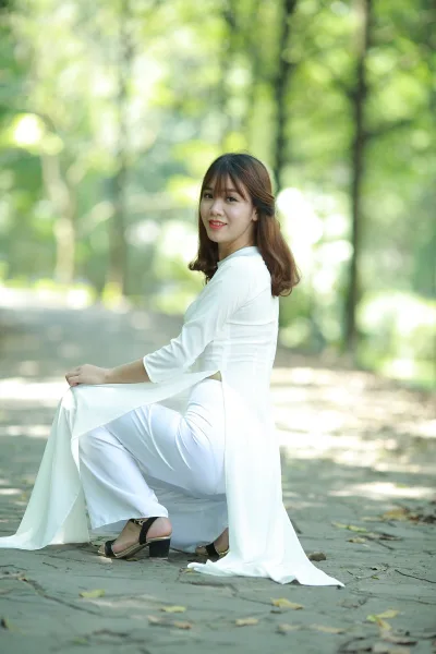 Album áo dài trắng nhẹ nhàng ngồi dáng điệu đà [NDCHPQ]