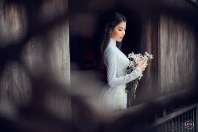 Hút hồn áo dài trắng cổ kính [NUQNYC]
