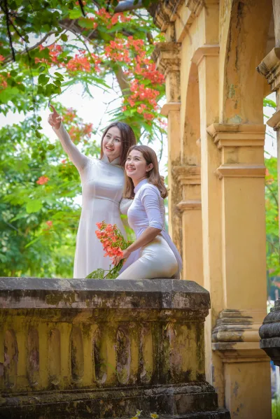 Áo dài trắng duyên thầm chị chị em em [K1JVDH]