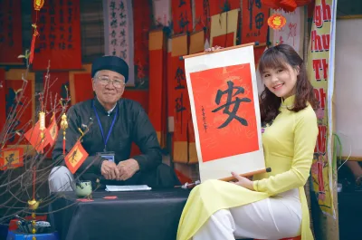 Áo dài trắng rửa mắt với ảnh phố ông đồ truyền thống [SPYFF7]