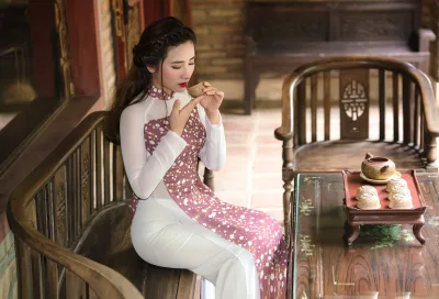Áo dài trắng thướt tha thanh thoát [2X0MUE]