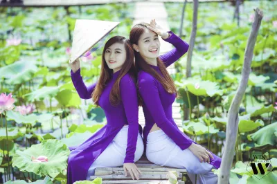 Áo dài tím truyền thống chị chị em em [HYHVWW]
