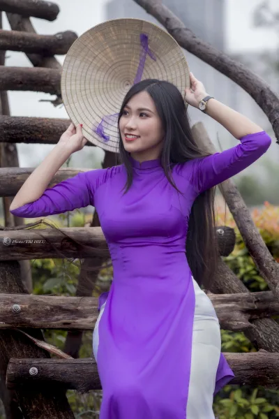 Thiếu nữ áo dài tím rạng rỡ [GGBEVB]