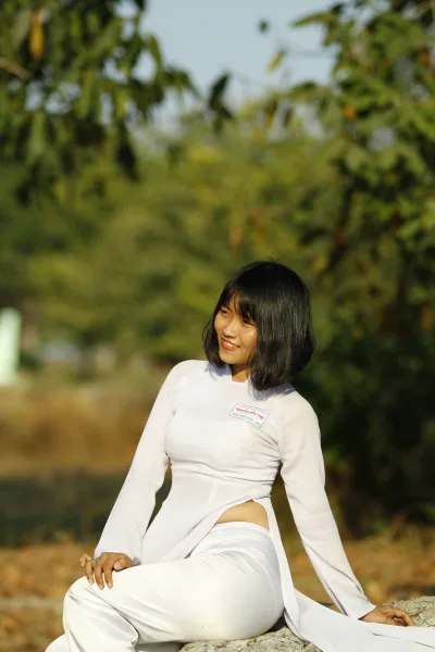Hot girl áo dài trắng vẻ đẹp Việt Nam hồn nhiên [SHMHQ8]
