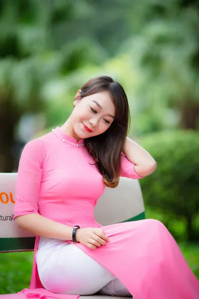 Hot girl áo dài hồng cuốn hút [6EL2OW]