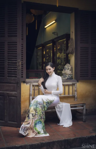 Áo dài trắng cổ điển hoa [RNANC0]