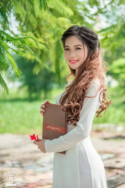 Áo dài trắng cặp táp trang nhã [QXFT0G]