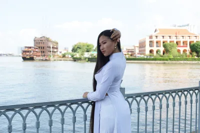 Loạt ảnh áo dài trắng yêu kiều bên h? [PZSQEN]